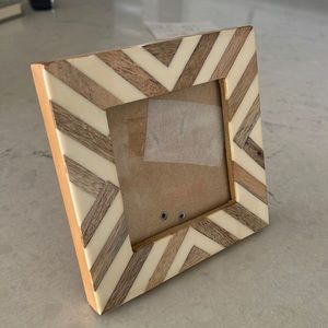 Picture frame, 4 inch x 4 inch photo, used very good condition